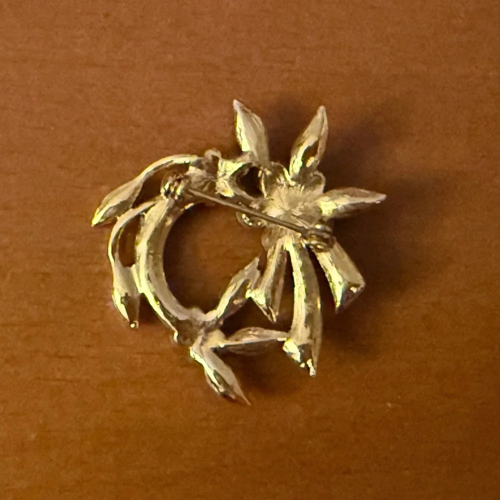 Vintage Gold Tone Multi Color Rhinestone Floral Wreath Brooch Pin Crystal Flower